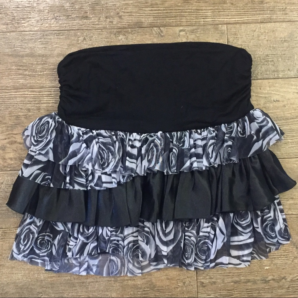 NWOT Y2K tiered floral skirt with scrunch hip